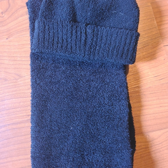 Hooters black unisex scarf and beanie set - Picture 14 of 14